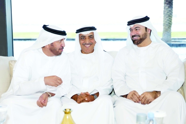 "■ محمد القرقاوي والحضور"