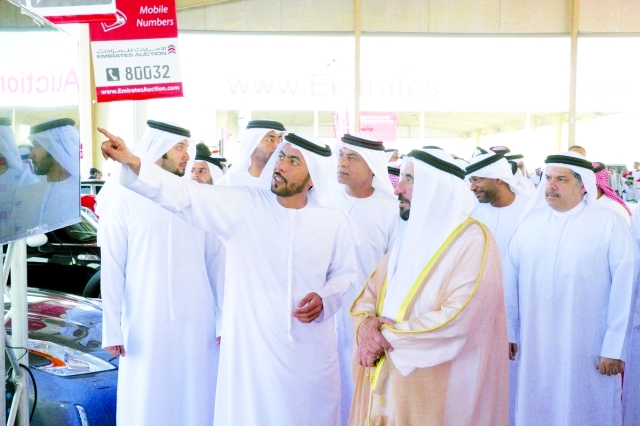 "■ سموه خلال جولة في السوق"