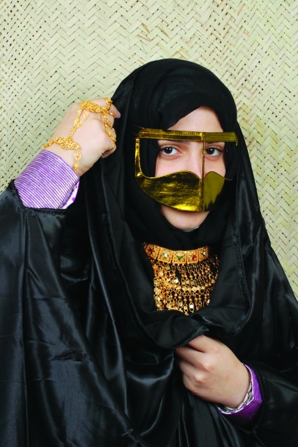 "■ للبرقع أشكال تناسب الأعمار"