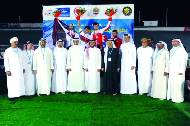 "■ كبار الحضور مع أبطال سباق المطاردة الفردية  |  البيان"