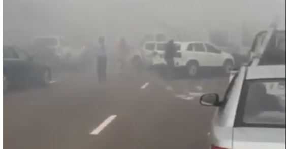 بالفيديو.. تصادم 96 سيارة على طريق أبوظبي-العين