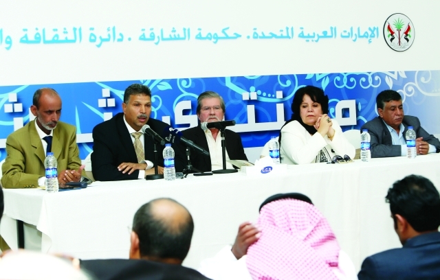 "■ جلسة افتتاح برنامج المهرجان الفكري أضاءت على مبادرة إنشاء 1000 بيت للشعر بالدول العربية | تصوير محمود الخطيب"