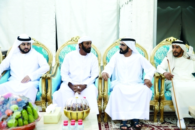"سموه ومكتوم بن محمد يعزيان والد الفقيد"