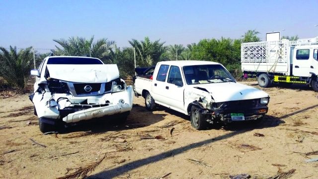 "جانب من المركبات بعد الحادث وبعد ازاحتها عن الطريق العام"