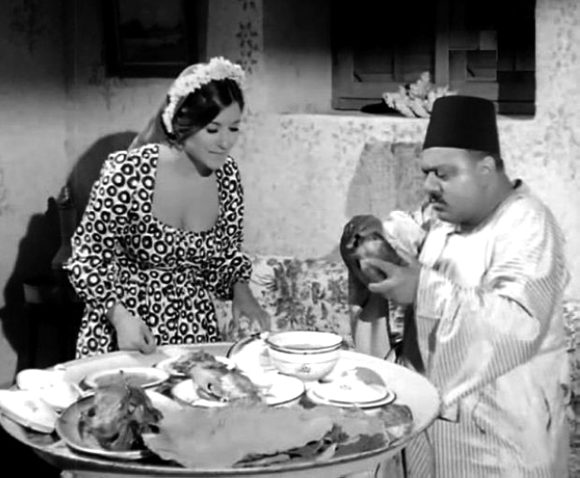 "■ صلاح منصور وسعاد حسني في مشهد من «الزوجة الثانية» | أرشيفية"