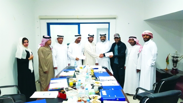 "■ أسرة الاتحاد تكرّم عبدالله سويدان مدرب المنتخب | البيان"
