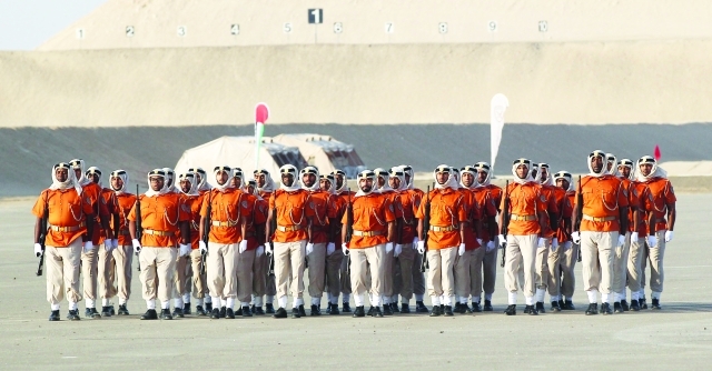 "■ قائد الوحدات المساندة وجانب من حضور افتتاح فعاليات المهرجان"