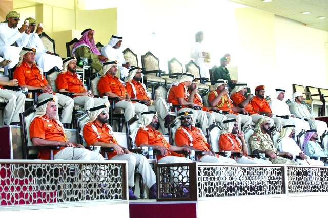 "قائد الوحدات المساندة وجانب من حضور افتتاح فعاليات المهرجان"