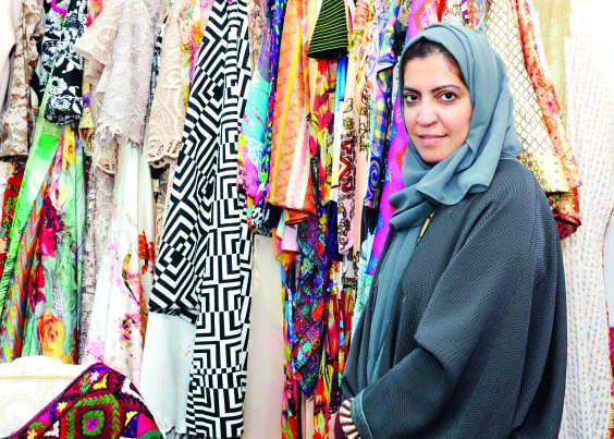 "■ فساتين مريم المزروع لفتت أنظار زوّار السوق"