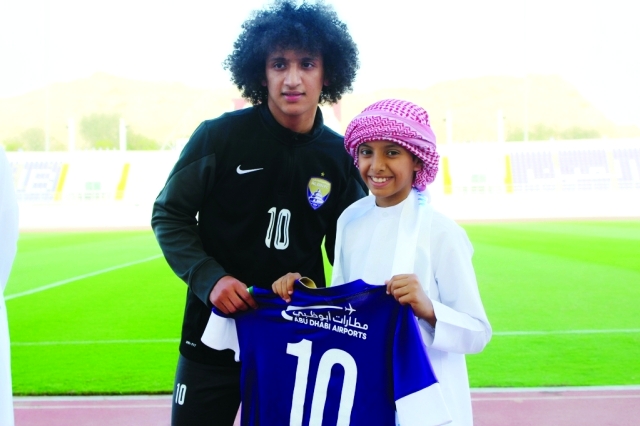 "■ تحقيق أمنية طفل بلقاء عمر عبد الرحمن | وام"