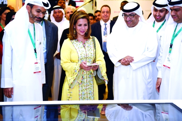 "■ هيا بنت الحسين خلال افتتاح كلية الطب في جامعة محمد بن راشد بحضور عبدالرحمن العويس | تصوير: محمد هشام"