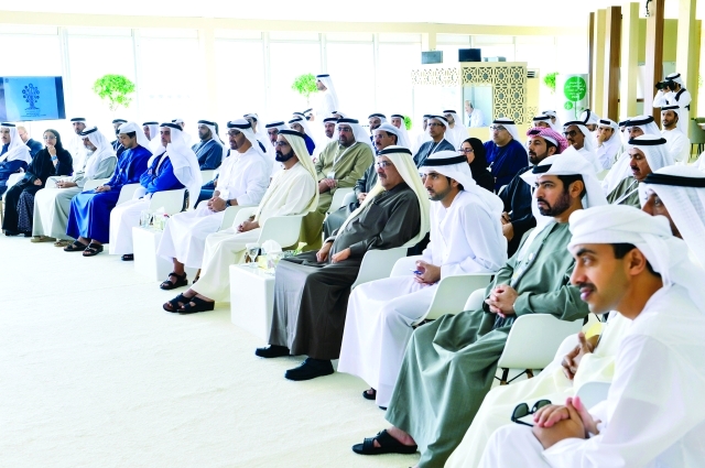 "سموهما أثناء إحدى الجلسات بحضور الشيوخ والوزراء والمسؤولين"