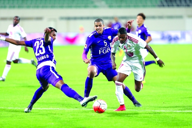 "■ ماكسويل تلاعب بدفاعات العين - تصوير ناصر بابو"