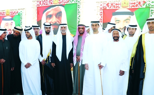 "■ خالد بن زايد ونهيان بن مبارك خلال حفل الزفاف"
