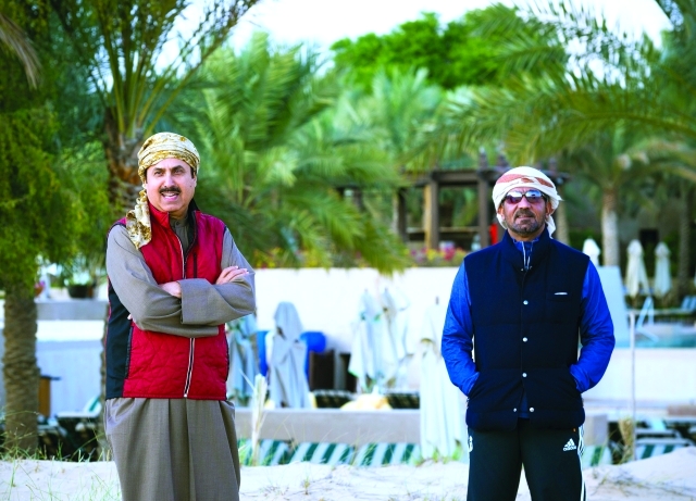 "■ أحمد بن سعيد وصقر غباش يستمتعان بأجواء الشتاء عقب انتهاء اليوم الأول من الخلوة | البيان"