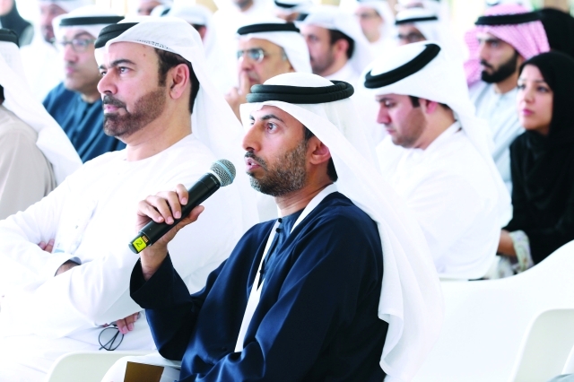 "سهيل المزروعي خلال مداخلته بحضور محمد القرقاوي"