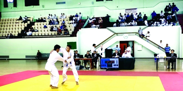 "■ جانب من منافسات مجموعة الشارقة في دوري الجودو | البيان"