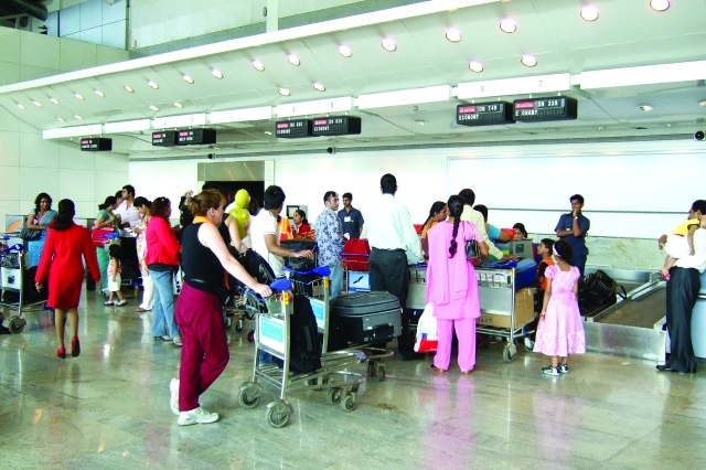 "■ توقيت السفر والحجز والسوق عوامل تحدد الأسعار | البيان"