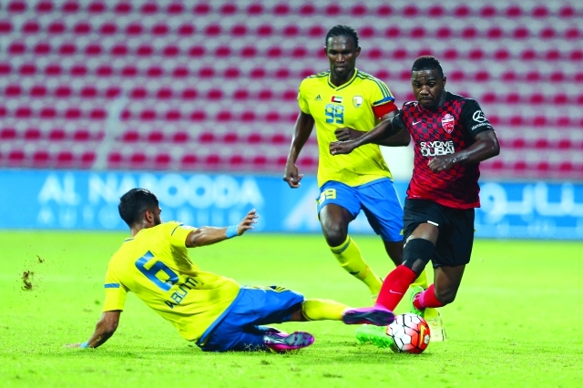 "■ إسماعيل الحمادي أحد المهددين بالإنذار الثالث في الأهلي  |  البيان"