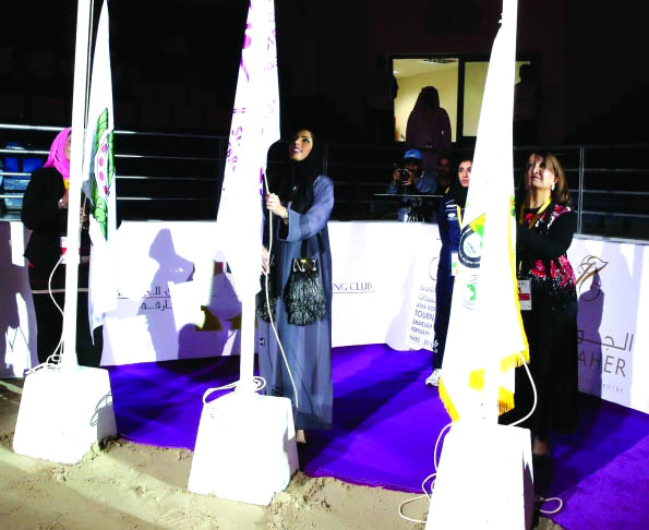 "■ حياة آل خليفة وندى النقبي وأحلام المانع يشاركن في رفع الأعلام | البيان"