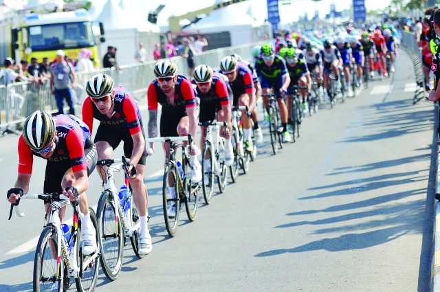 "■ ويغينز (الثالث) خلال مشاركته أمس في طواف دبي | البيان"