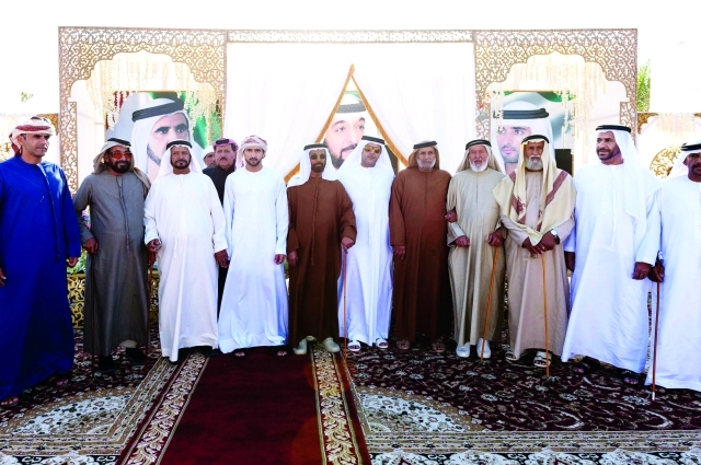 "■ ولي عهد دبي يتوسط الحضور"