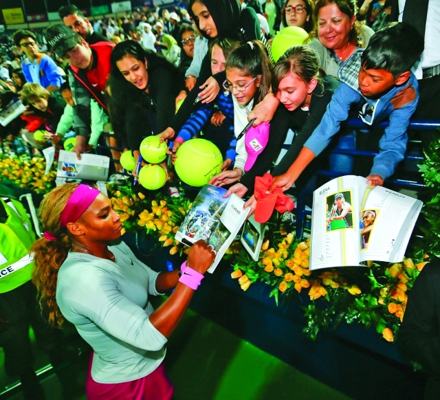 "■ فرصة للجمهور للحصول على توقيعات النجوم | البيان"