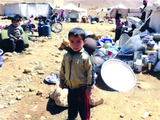 "نازحون يقاسون مرارة العيش في مخيمات اللجوء"