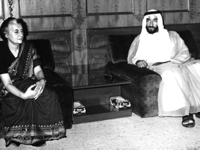 "■ المغفور له الشيخ زايد لدى لقائه رئيسة وزراء الهند الراحلة أنديرا غاندي"