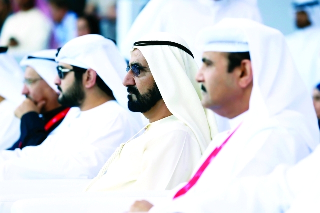 "■ نائب رئيس الدولة ومكتوم بن محمد أثناء الحفل بحضور محمد القمزي"