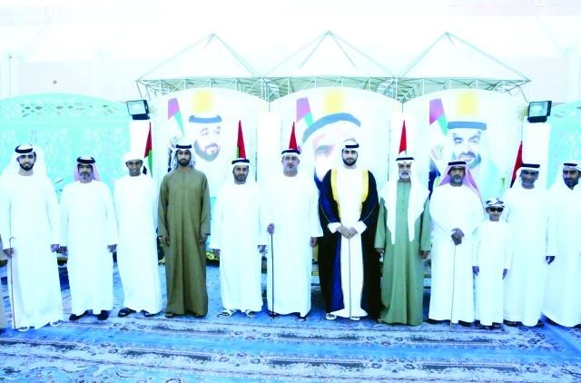 "■ سلطان بن خليفة ونهيان بن مبارك خلال حفل الاستقبال"