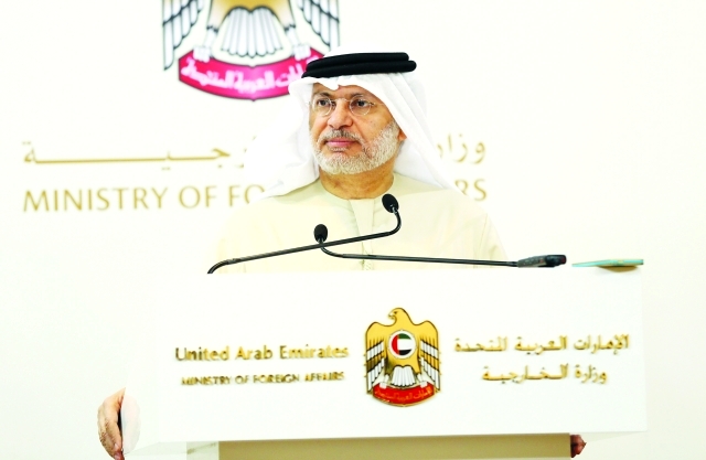 "■ أنور قرقاش يتحدث خلال الإحاطة الإعلامية  |   تصوير :  البيان"