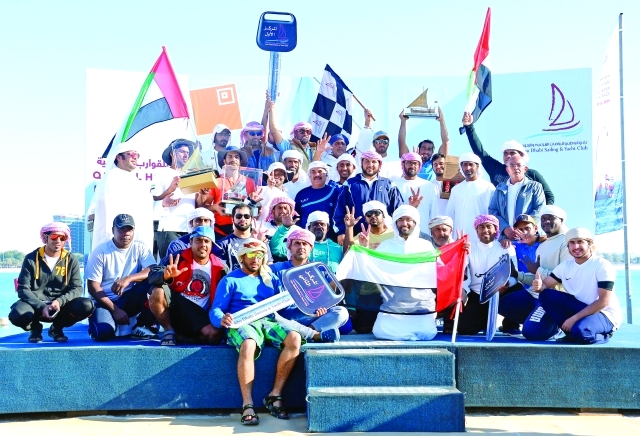 "■ فرحة الفائزين على منصة التتويج البيان"