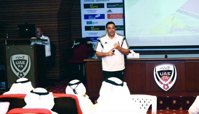 "■ عصام عبدالفتاح يستعرض الحالات التحكيمية | البيان"