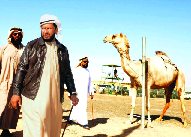"■ سموه يتفقد الفعاليات"