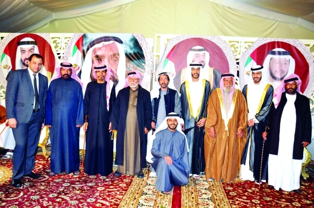 "صورة جماعية مع الأهل والأقارب"