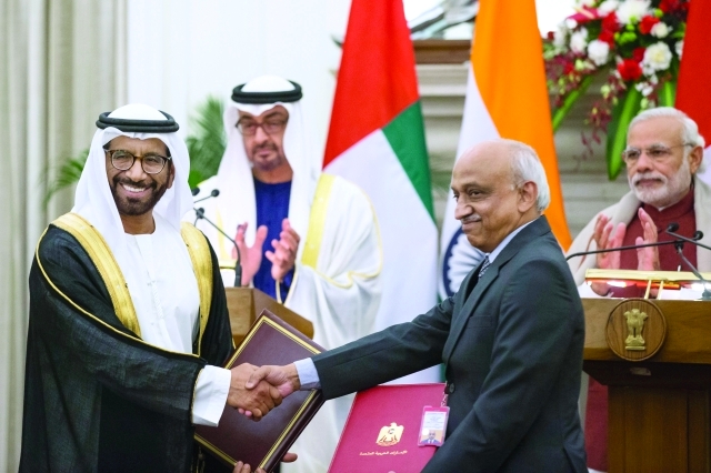 "ولي عهد أبوظبي ورئيس الوزراء الهندي يشهدان توقيع خليفة الرميثي اتفاقية تعاون في مجال علوم الفضاء"