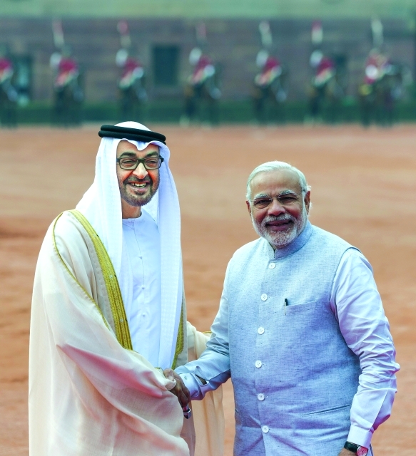 "■ محمد بن زايد ورئيس وزراء الهند خلال الاستقبال"