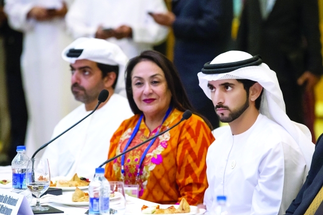 "■ حمدان بن محمد وحامد بن زايد خلال الزيارة"