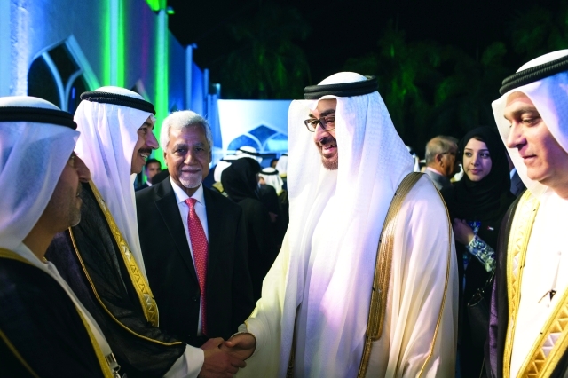 "■ ولي عهد أبوظبي أثناء الحفل بحضور ريم الهاشمي وكبار المسؤولين"
