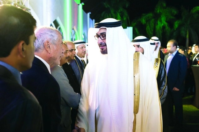 "■ محمد بن زايد لدى وصوله إلى حفل الاستقبال يرافقه حمدان بن محمد"