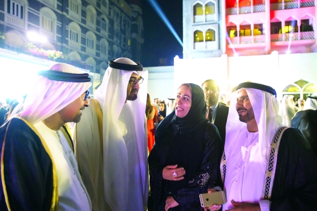 "■ محمد بن زايد في حديث مع ناصر النويس وفاطمة الجابروسعيد الفهيم"