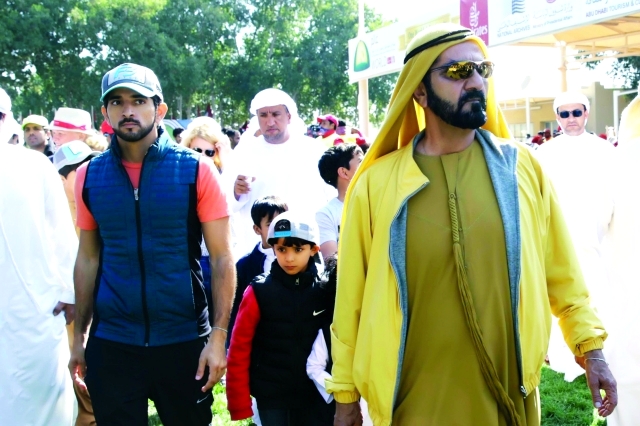"محمد بن راشد وحمدان بن محمد خلال حضور السباق | تصوير ـ خليفة اليوسف"