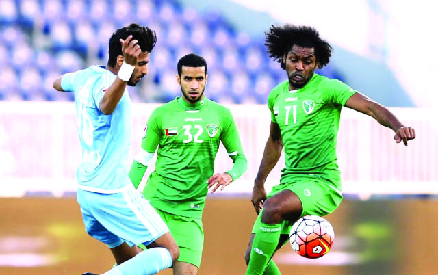 "■ صراع على الكرة في مباراة بني ياس والإمارات | البيان"