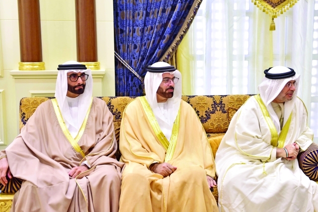 "■ محمد القرقاوي وأنور قرقاش ومحمد البواردي"