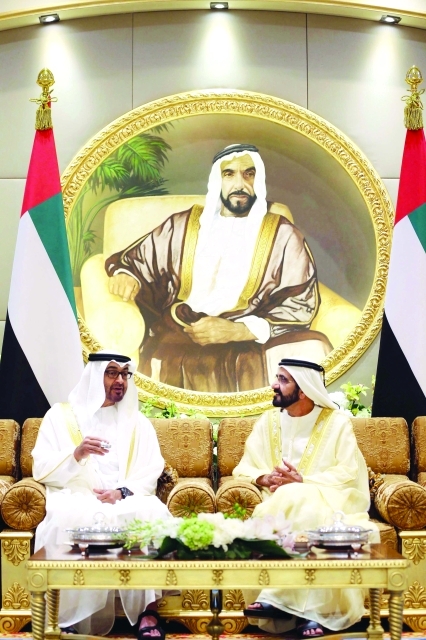 "■ محمد بن راشد في حديث مع محمد بن زايد | تصوير: خليفة اليوسف"