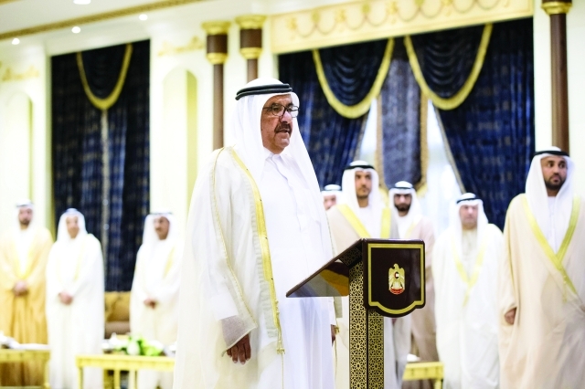 "■ حمدان بن راشد يؤدي اليمين"