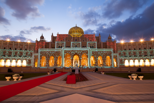 شاهد أروع اللوحات التي صنعها مهرجان أضواء الشارقة