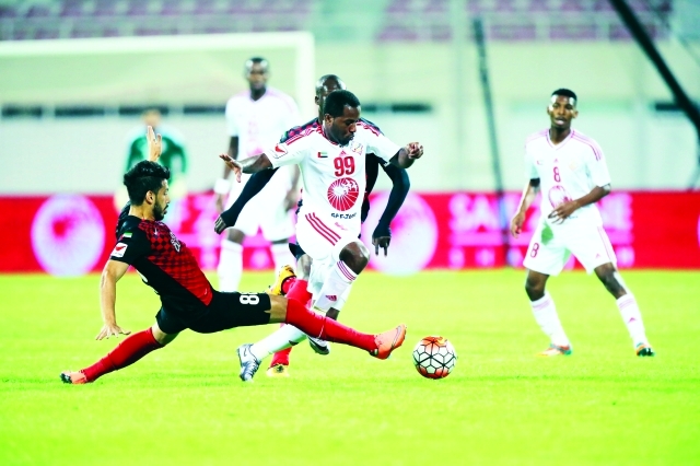 "■ الشارقة أدى مباراة دفاعية جيدة .. وموسى سو حسمها للأهلي | تصوير غلام كاركر"