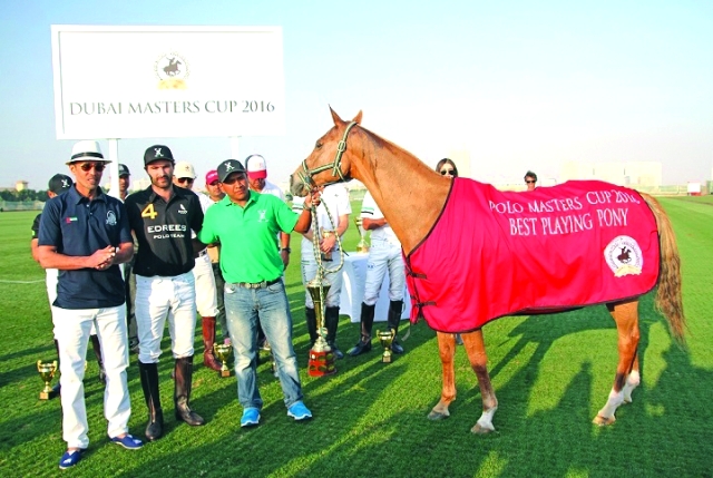 "■ خلال تتويج أفضل لاعب وخيل في البطولة"